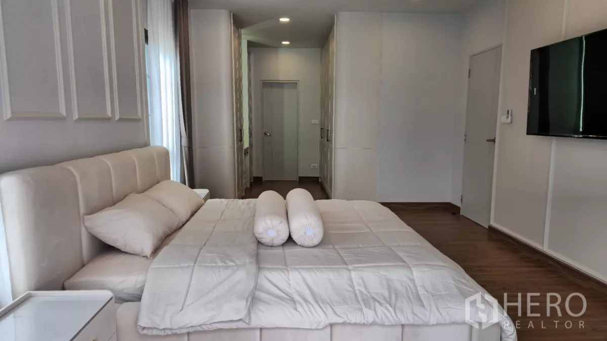 Detached House for rent or sale in Bang Phli, Samut Prakan - Master suite view toward the walk-in closet corridor with built-in wardrobes and doors.