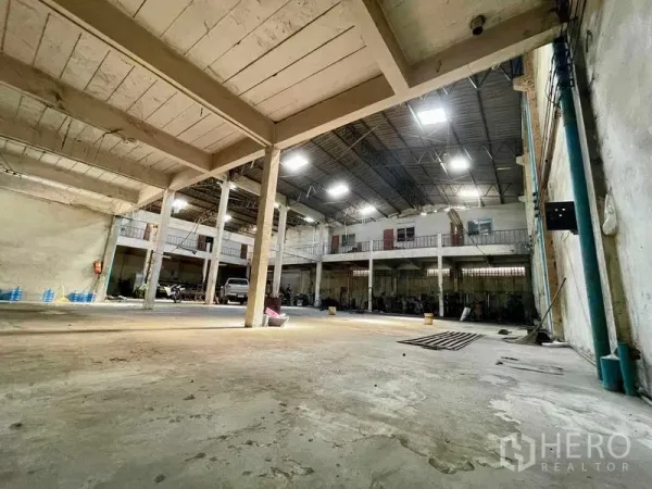 Warehouse for rent in Krathum Baen, Samut Sakhon - Open warehouse floor with sturdy pillars, mezzanine storage and vehicle bay for loading operations.