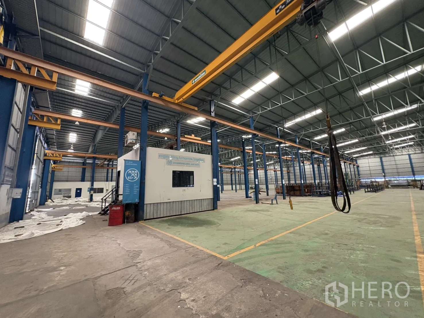 工厂 出租在Phra Pradaeng, Samut Prakan - 生产湾区，设桥式行车和模块化内部办公室。