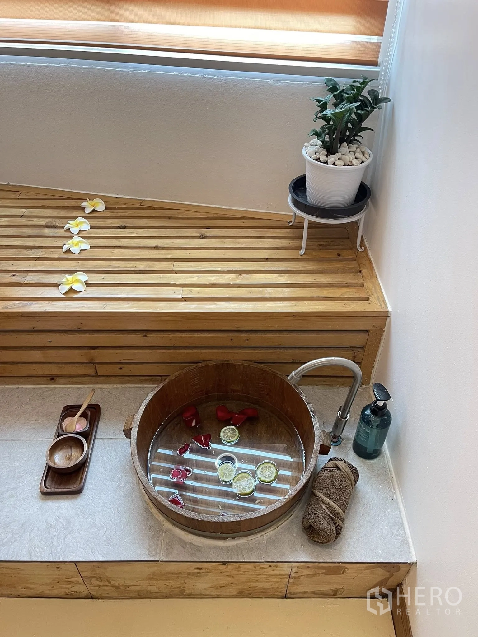 Retail Space for rent in Lat Phrao, Bangkok - Wooden foot-soak basin with faucet, tray and a potted plant on a ledge.