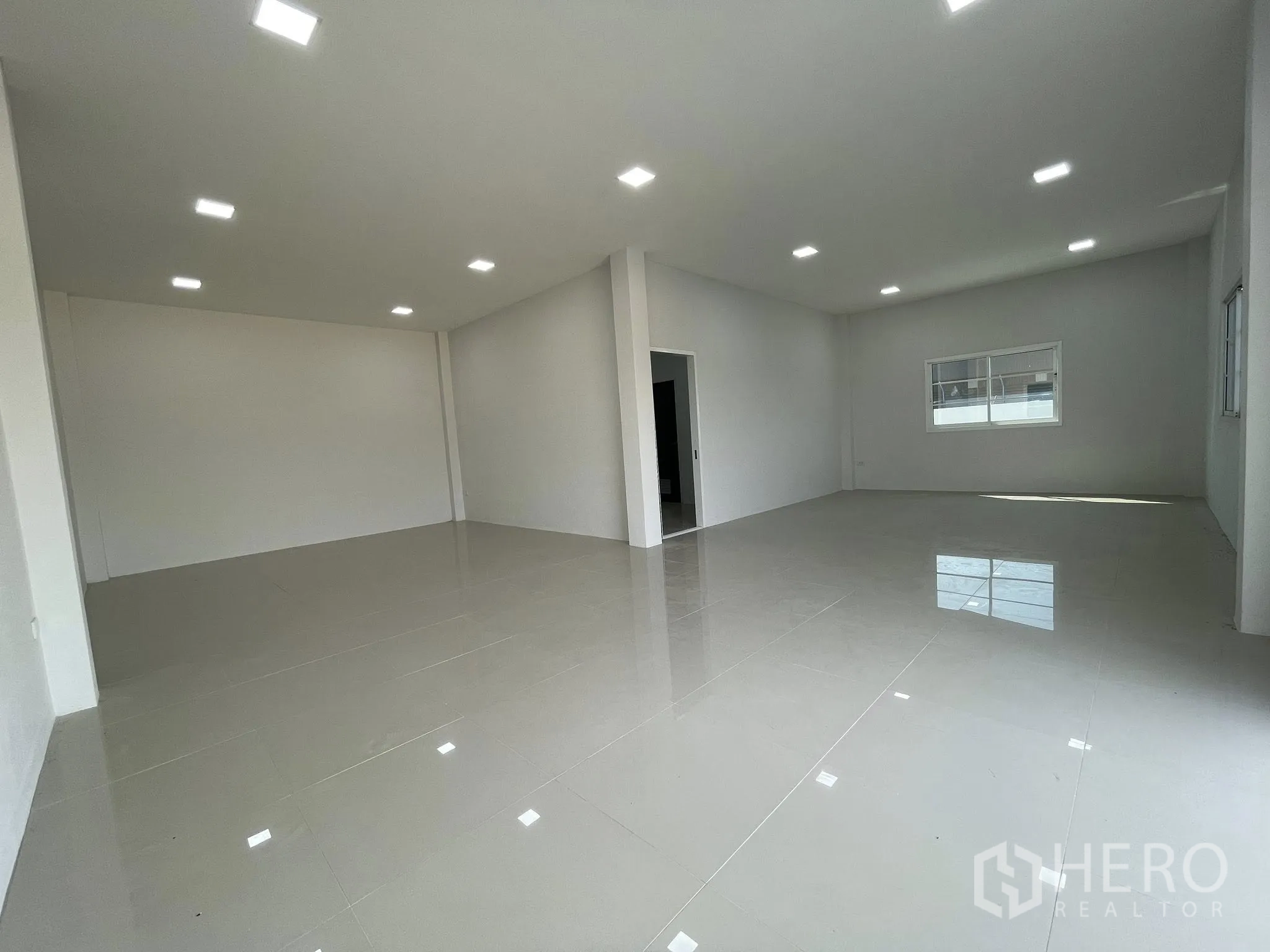 Factory for rent or sale in Bang Phli, Samut Prakan - Bright open-plan office area with glossy tiled floors, windows, and LED lighting.