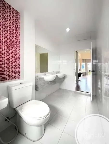 Townhouse for rent in Saphan Sung, Bangkok - Bright bathroom with red mosaic accent wall, double sinks and white fixtures.