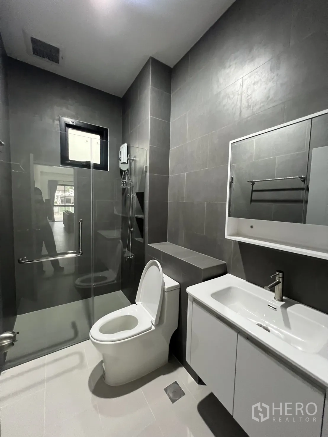 Property Image #35 for property HRE01190