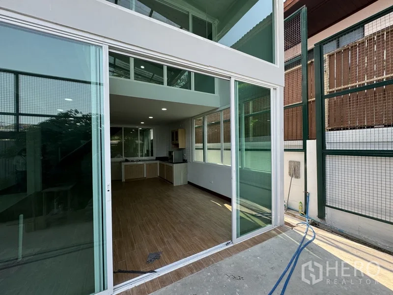 Townhouse for sale in Bueng Kum, Bangkok - Rear sliding glass doors opening to the kitchen and patio area.