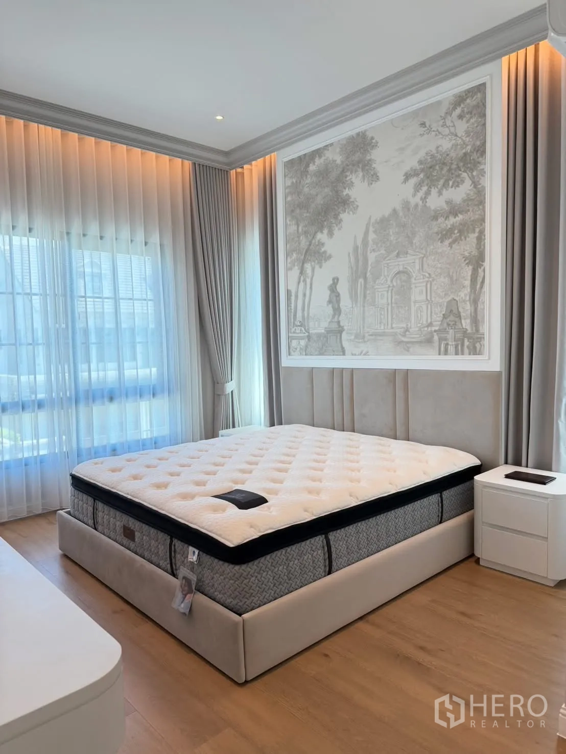 Detached House for rent in Saphan Sung, Bangkok - Well-lit bedroom featuring a large bed, sheer curtains, and oversized wall art.