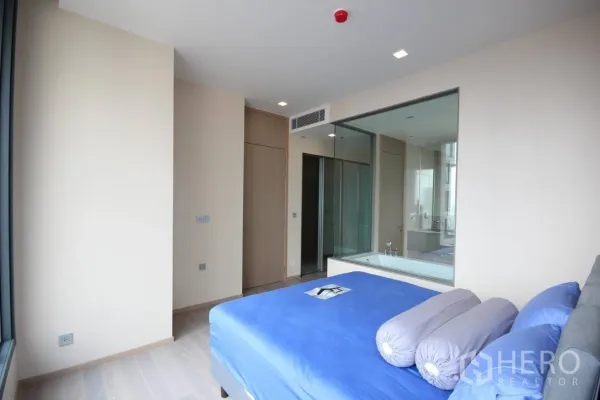 Condominium for rent in Watthana, Bangkok - Bright master bedroom with city view and a glass wall to the en-suite bathroom with soaking tub.