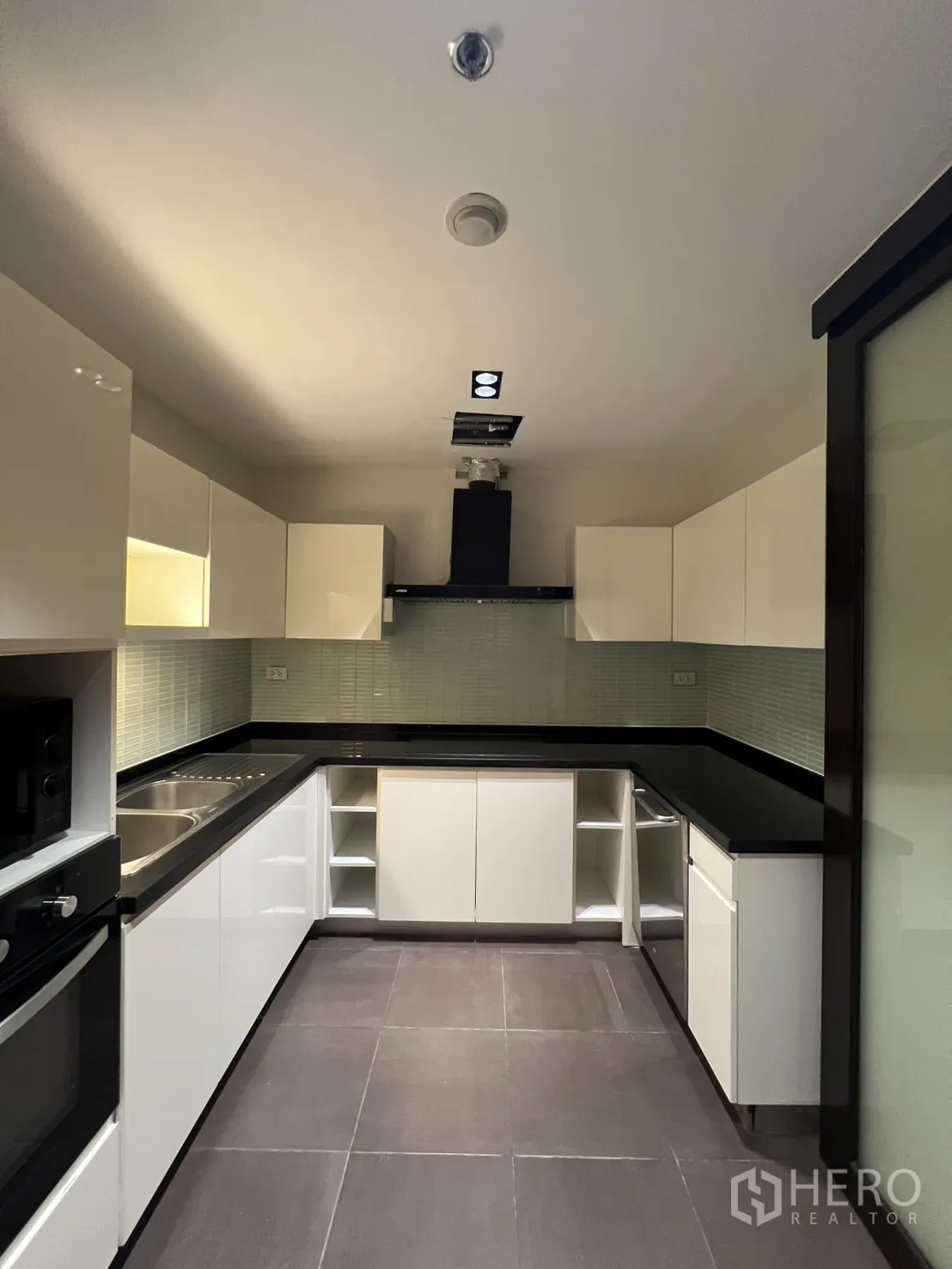 Property Image #5 for property HRE01128