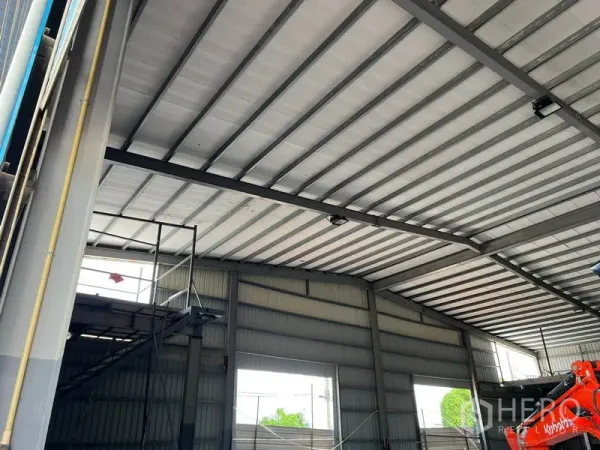 Warehouse for rent in Lat Krabang, Bangkok - Interior near the entrance with insulated roof, mezzanine platform, and wide loading openings.