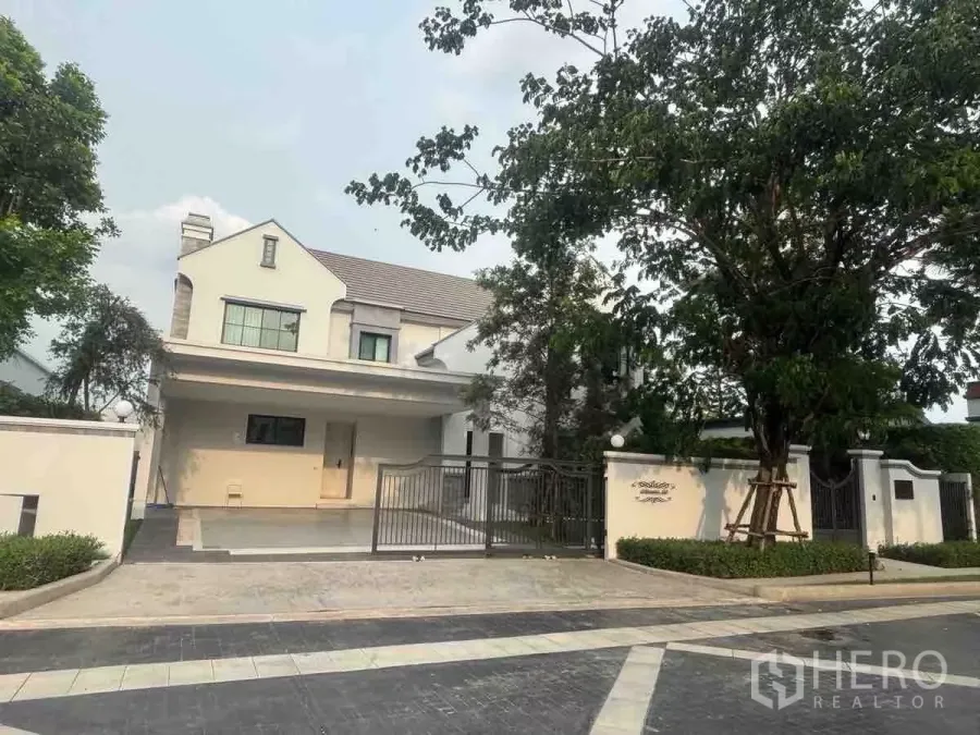 Detached House for rent or sale in Saphan Sung, Bangkok - Two-storey detached house with gated driveway and mature trees in Saphan Sung