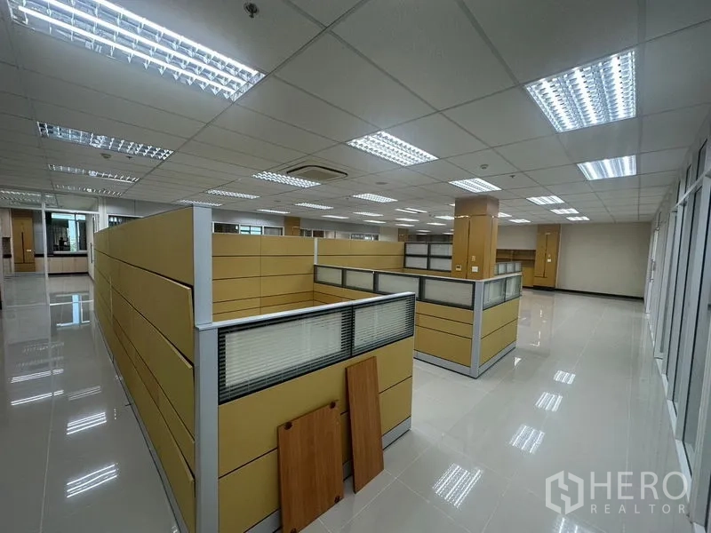 Office Space for rent in Suan Luang, Bangkok - Open-plan office with cubicle partitions, tiled floors, and LED lighting.