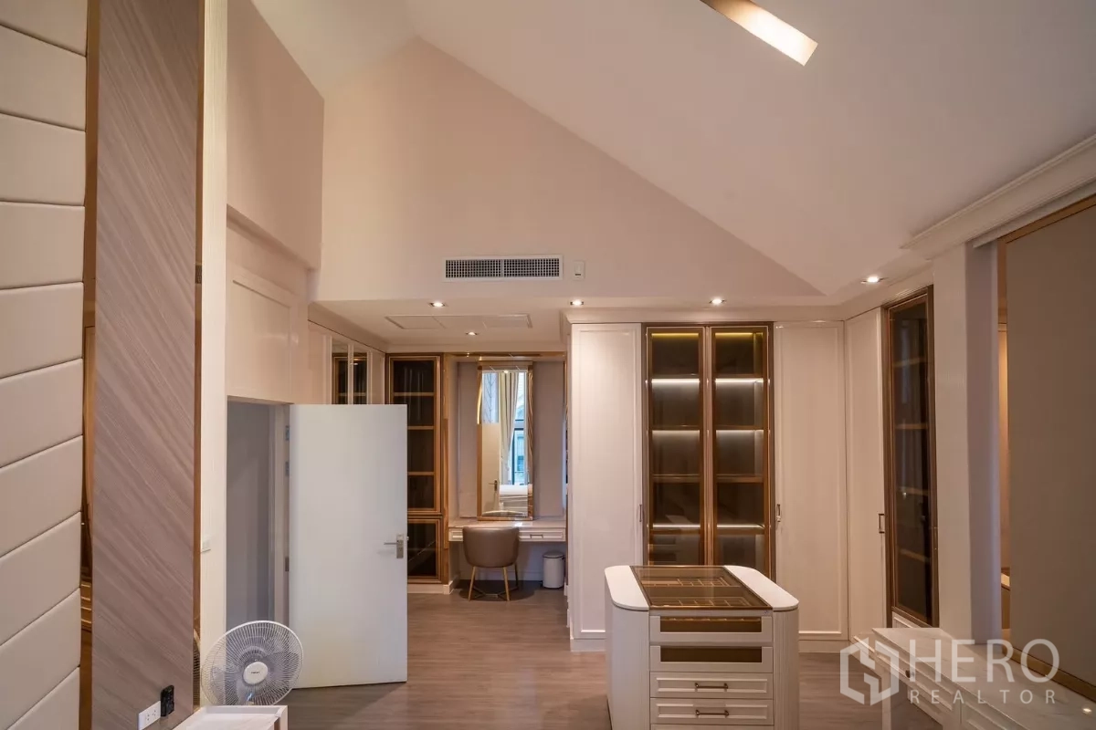 Detached House for rent or sale in Saphan Sung, Bangkok - Walk‑in closet in the master suite with display cabinets and dressing table.