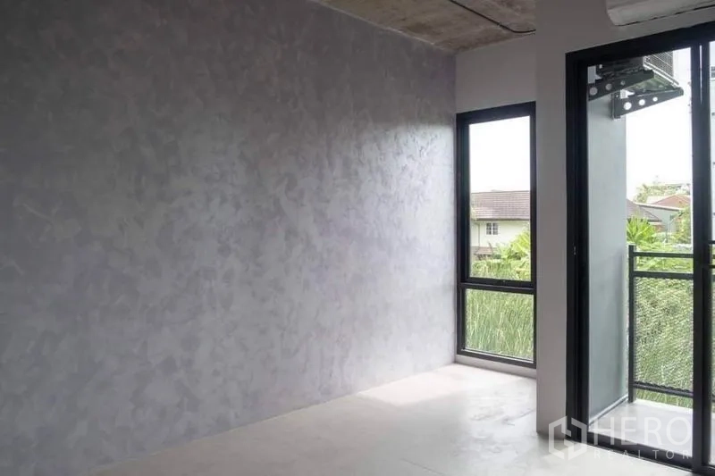 店屋 出租或出售在Lak Si, Bangkok - 小房间，推拉门通小阳台，挂壁空调。