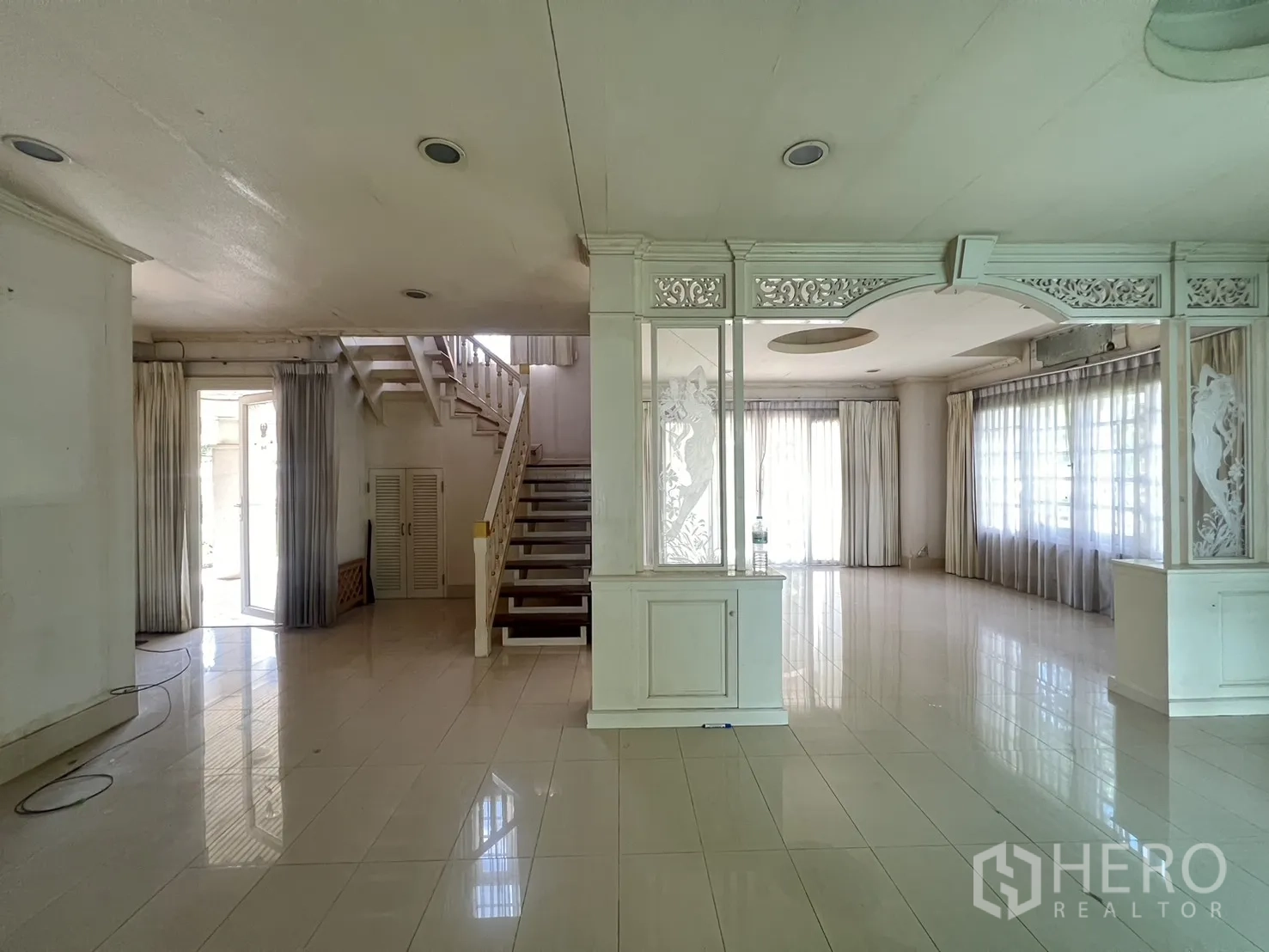 Detached House for sale in Saphan Sung, Bangkok - Open-plan ground floor with staircase, decorative partition, and large windows.