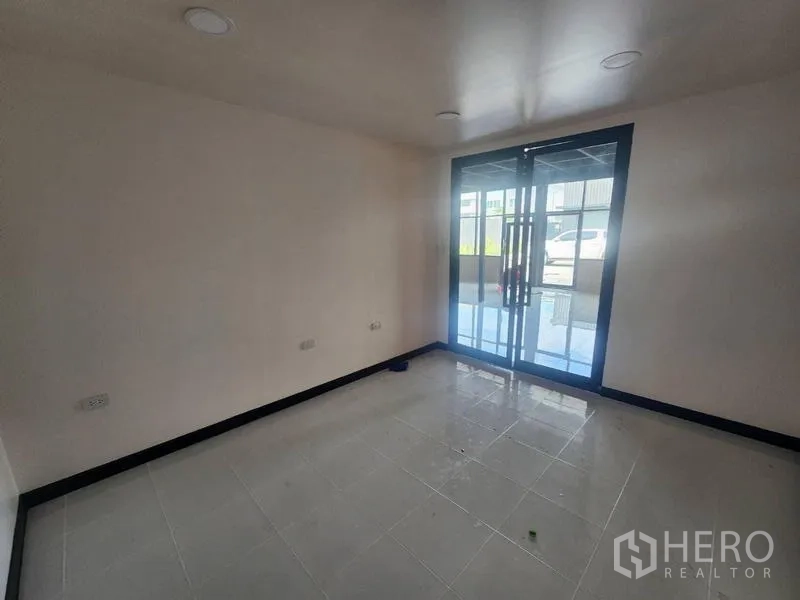 Warehouse for rent in Suan Luang, Bangkok - Front reception room with sliding glass doors opening outside.