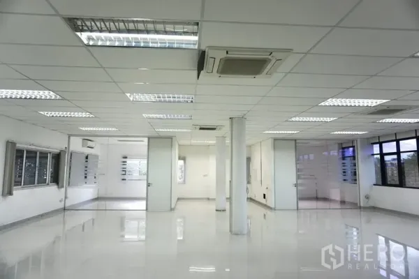 Office Space for rent in Lat Krabang, Bangkok - Bright open-plan office floor with white tiles, drop ceiling, cassette air-conditioning and fluorescent lights.