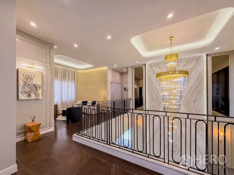 Detached House for rent or sale in Bang Kapi, Bangkok - Upper landing with metal balustrade and sparkling pendant chandelier.
