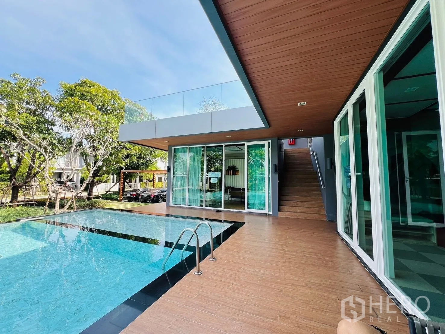 Detached House for rent in Prawet, Bangkok - Clubhouse beside the pool with glass doors, deck and an upper terrace.