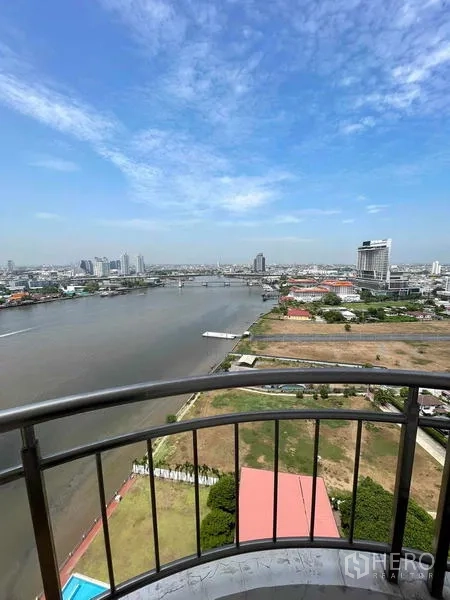 คอนโด ขายในBangkok - วิวริมแม่น้ำจากชั้นสูง เห็นสะพาน ชายฝั่ง และเมือง