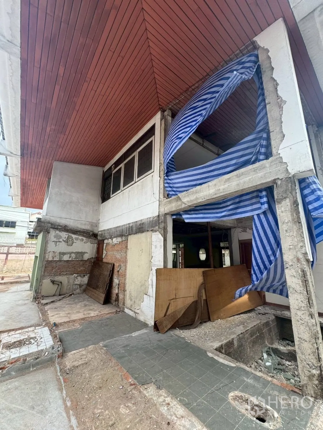 Detached House for rent or sale in Watthana, Bangkok - Exterior corner of the house under renovation with exposed structure.