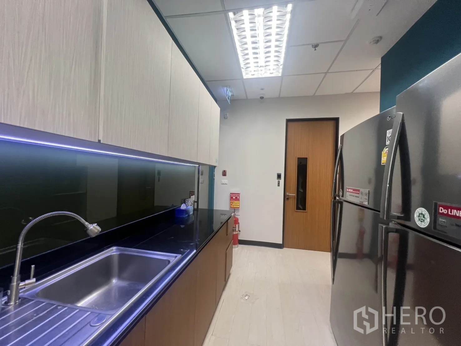 Office Space for rent in Huai Khwang, Bangkok - Pantry with stainless sink, black countertop, light wood cabinets and double‑door refrigerators.