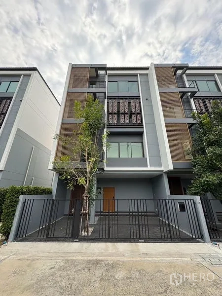 Home Office for rent in Pak Kret, Nonthaburi - Front elevation of a multi-level home office behind a metal fence