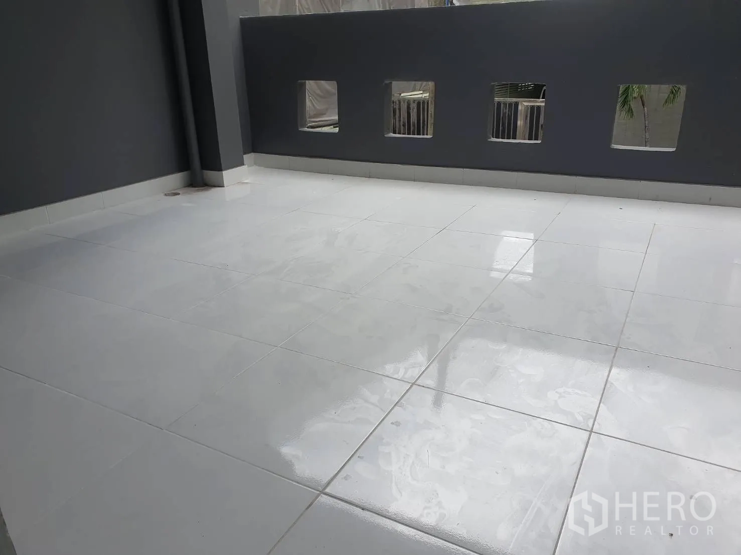 Property Image #2 for property HRE01018