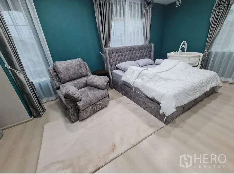 Detached House for rent or sale - Spacious master bedroom with upholstered bed, armchair and teal accent wall