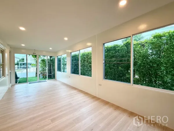 Detached House for rent in Bang Phli, Samut Prakan - Bright multipurpose room with large windows and light wood flooring.