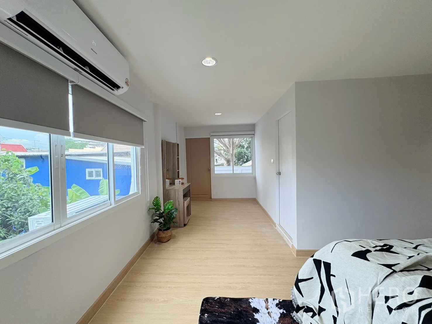 Detached House for rent - Master bedroom corridor with large windows and split AC.