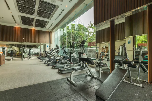 คอนโด ให้เช่าในRatchathewi, Bangkok - ฟิตเนสครบครันด้วยเครื่องคาร์ดิโอและเวท มองเห็นกระจกสูงโปร่ง