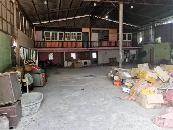 คลังสินค้า ให้เช่าในLam Luk Ka, Pathum Thani - พื้นที่ภายในโกดังโล่ง หลังคาเหล็กสูง พื้นคอนกรีต พร้อมชั้นลอยออฟฟิศและกล่องเก็บของด้านข้าง
