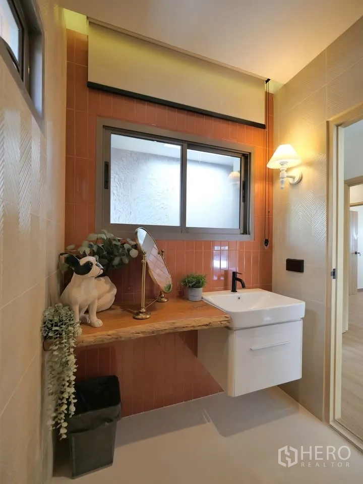 Property Image #7 for property HRE01139