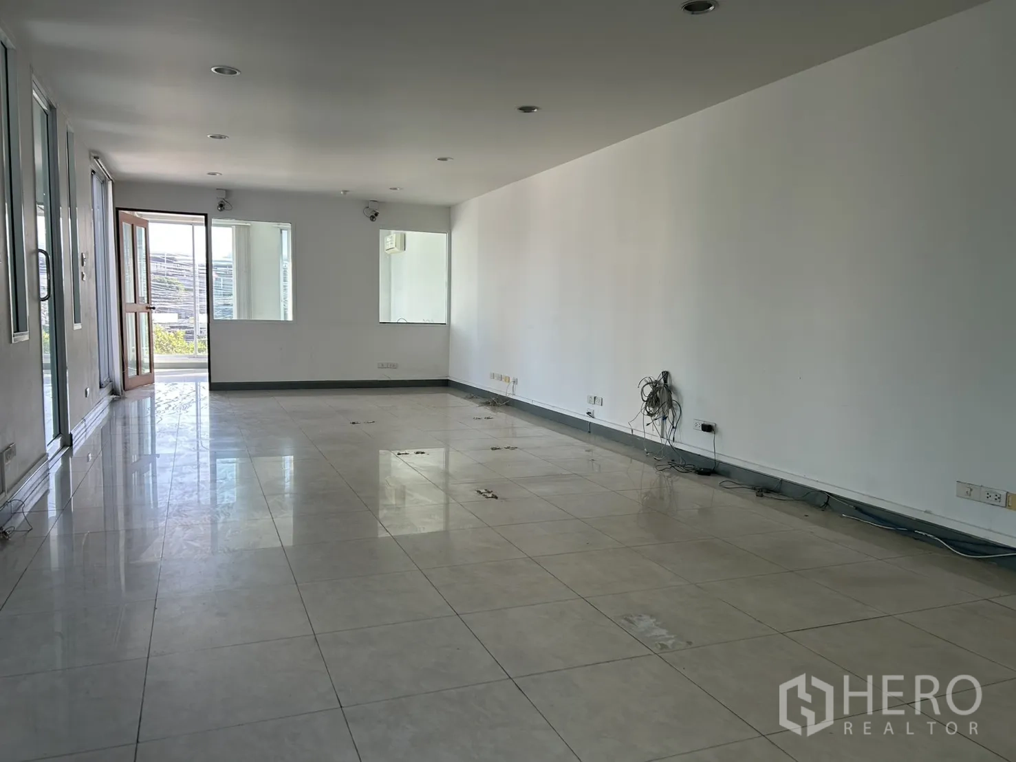 Property Image #2 for property HRE00275