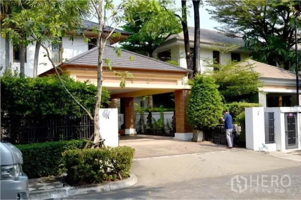Detached House for rent or sale in Bang Phli, Samut Prakan - Gated detached house with covered carport, mature trees and hedges in Bang Phli, Samut Prakan.