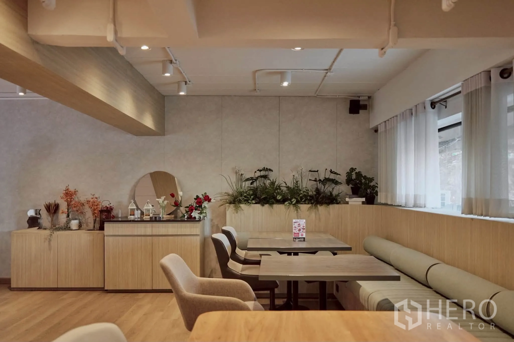 Retail Space for rent in Watthana, Bangkok - Light-filled dining room with planters, a sideboard, and upholstered chairs.