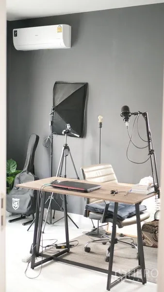 Detached House for rent or sale in Bang Bo, Samut Prakan - Flexible home office or studio with desk, softbox light and air conditioner.