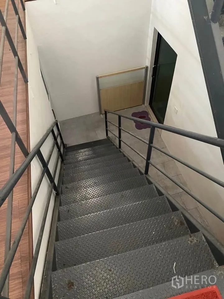 Warehouse for rent in Lam Luk Ka, Pathum Thani - Industrial metal staircase with safety rails leading to upper office.