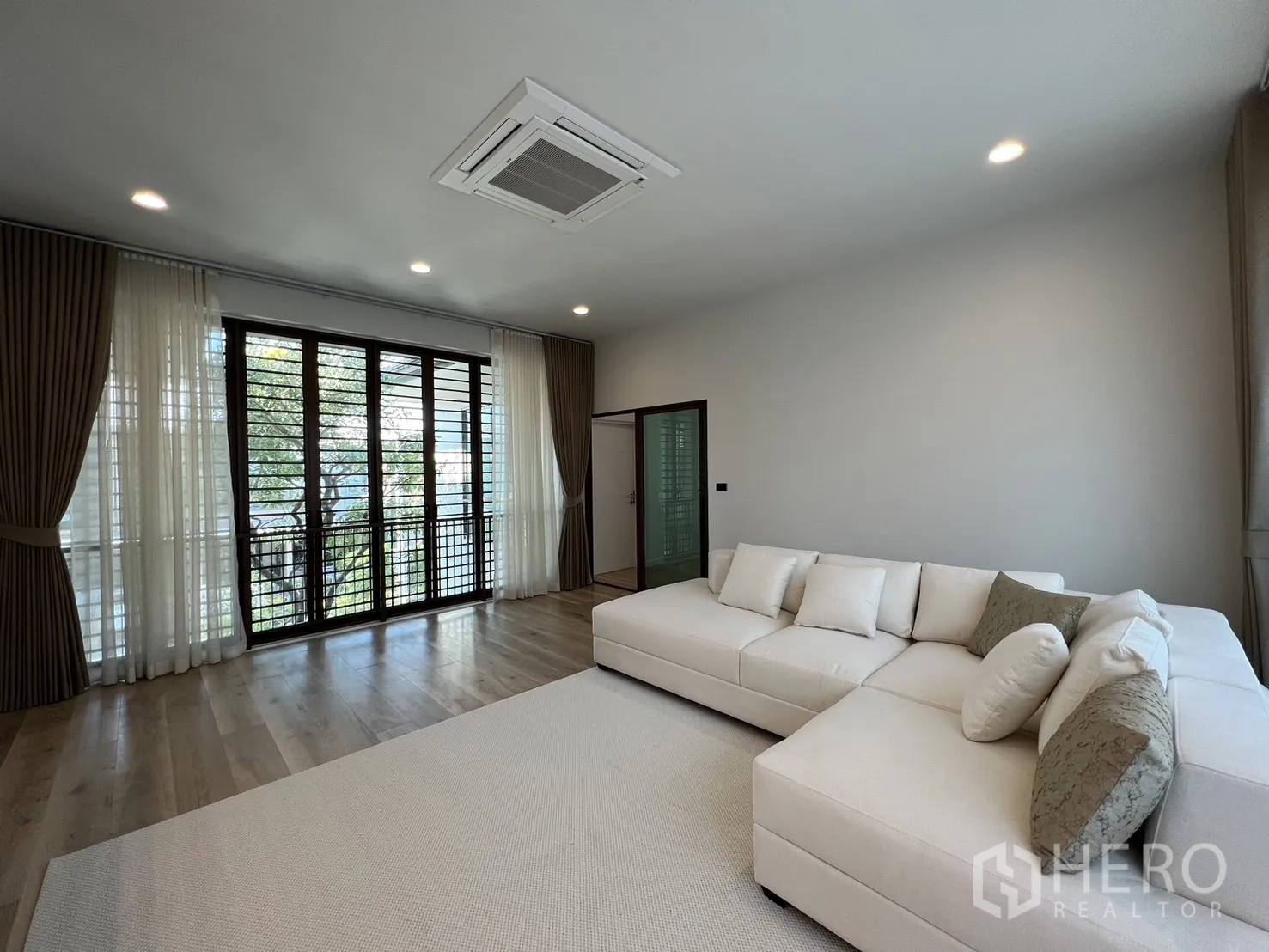 Detached House for rent or sale in Bang Kapi, Bangkok - Second bedroom with queen bed, pendant lights and built-in desk.