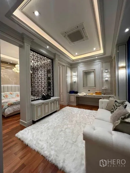 Detached House for rent or sale in Thawi Watthana, Bangkok - Private sitting room with lattice divider, sofa and white shag rug.