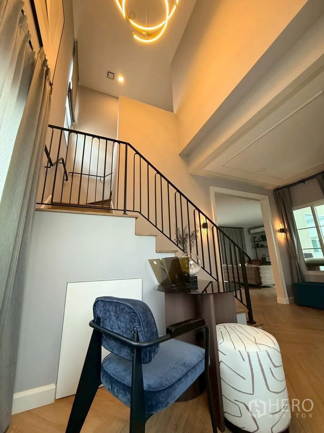 Detached House for rent in Bang Phli, Samut Prakan - Staircase with black railing and a modern chandelier under a high ceiling.