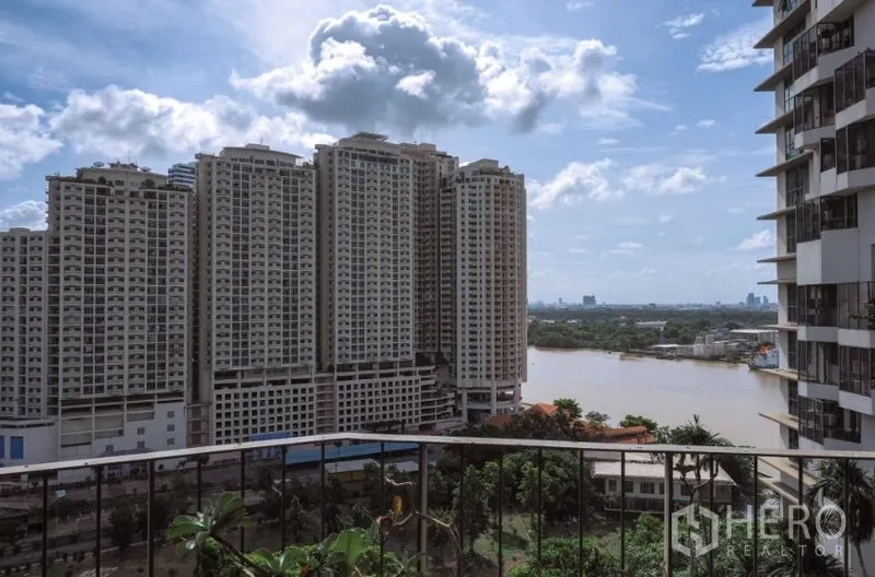 Condominium for rent or sale in Yan Nawa, Bangkok - Balcony view over the Chao Phraya River and nearby high-rises.