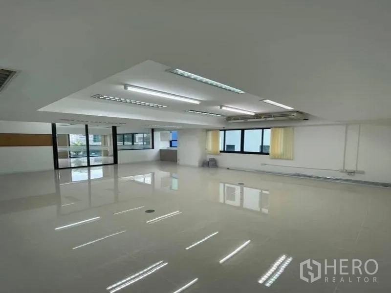 Office Space for rent in Suan Luang, Bangkok - Spacious open-plan office with glossy tile floors and ceiling strip lights.