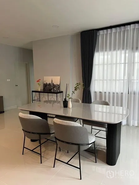 Detached House for rent in Bang Phli, Samut Prakan - Separate wet kitchen with black sink, glossy cabinetry and window ventilation.