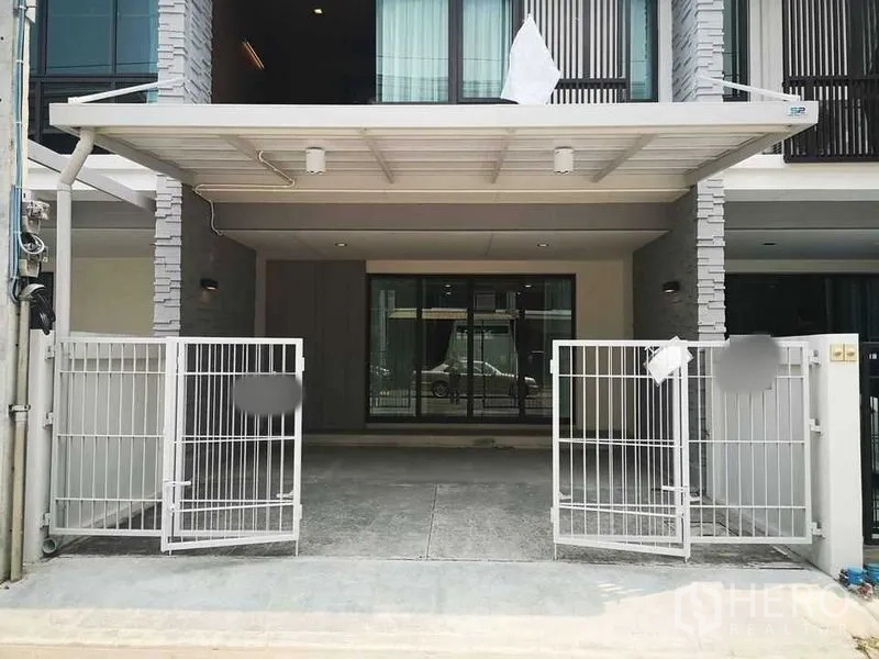 Home Office for rent in Bang Phli, Samut Prakan - Modern home office facade with gated carport and metal canopy.