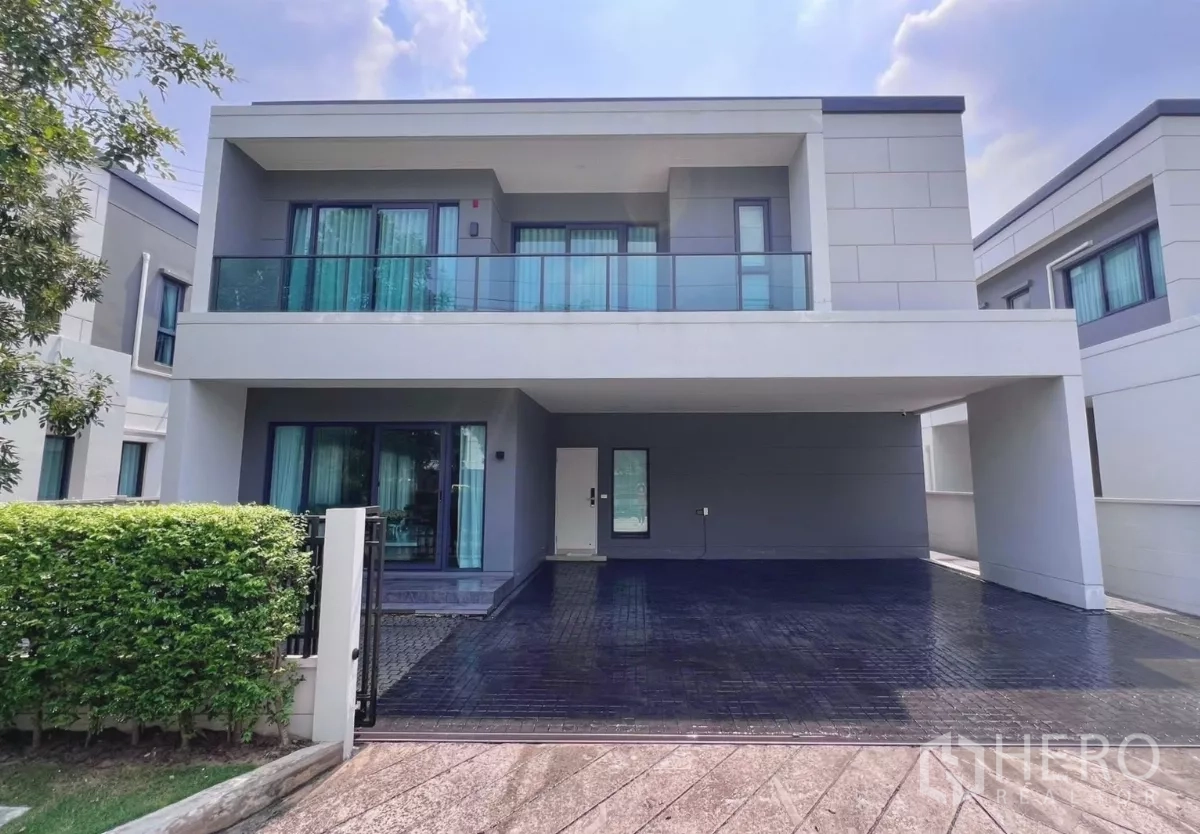 Detached House for rent in Bang Phli, Samut Prakan - Modern two-storey detached house with covered carport and balcony facing the garden in Bang Phli.