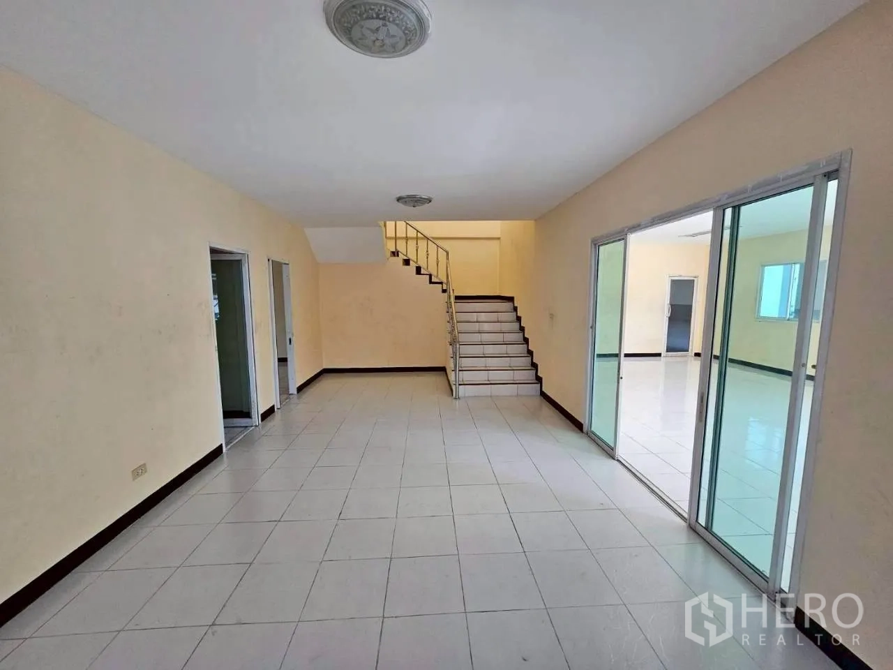 Factory for rent in Krathum Baen, Samut Sakhon - Ground-floor lobby area with stairs, glass sliding doors, and multiple adjoining rooms.