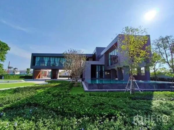 Detached House for sale in Bang Phli, Samut Prakan - Contemporary clubhouse with glass façade beside manicured lawns