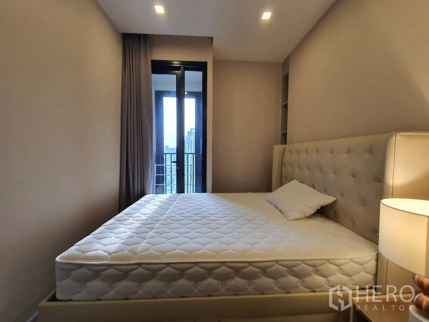 Property Image #5 for property HRE00352