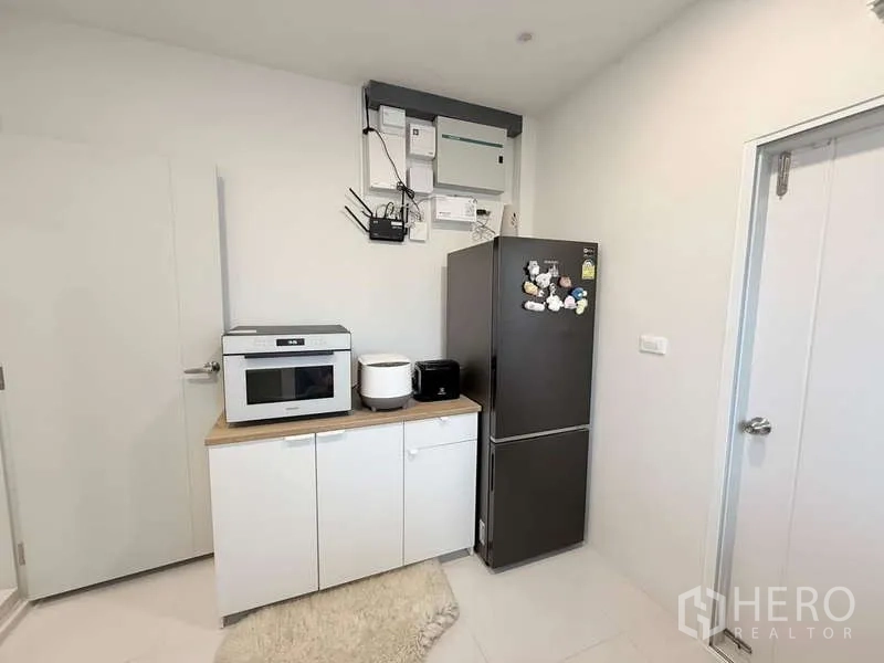 Detached House for sale in Bang Phli, Samut Prakan - Pantry wall with refrigerator, microwave and storage cabinets.