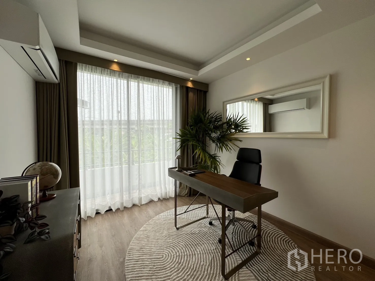 Townhouse for sale in Watthana, Bangkok - Glass-enclosed shower with black fixtures beneath a skylight.